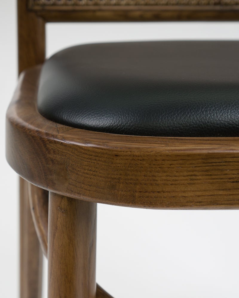 Selma chair walnut, black seat Cintesi